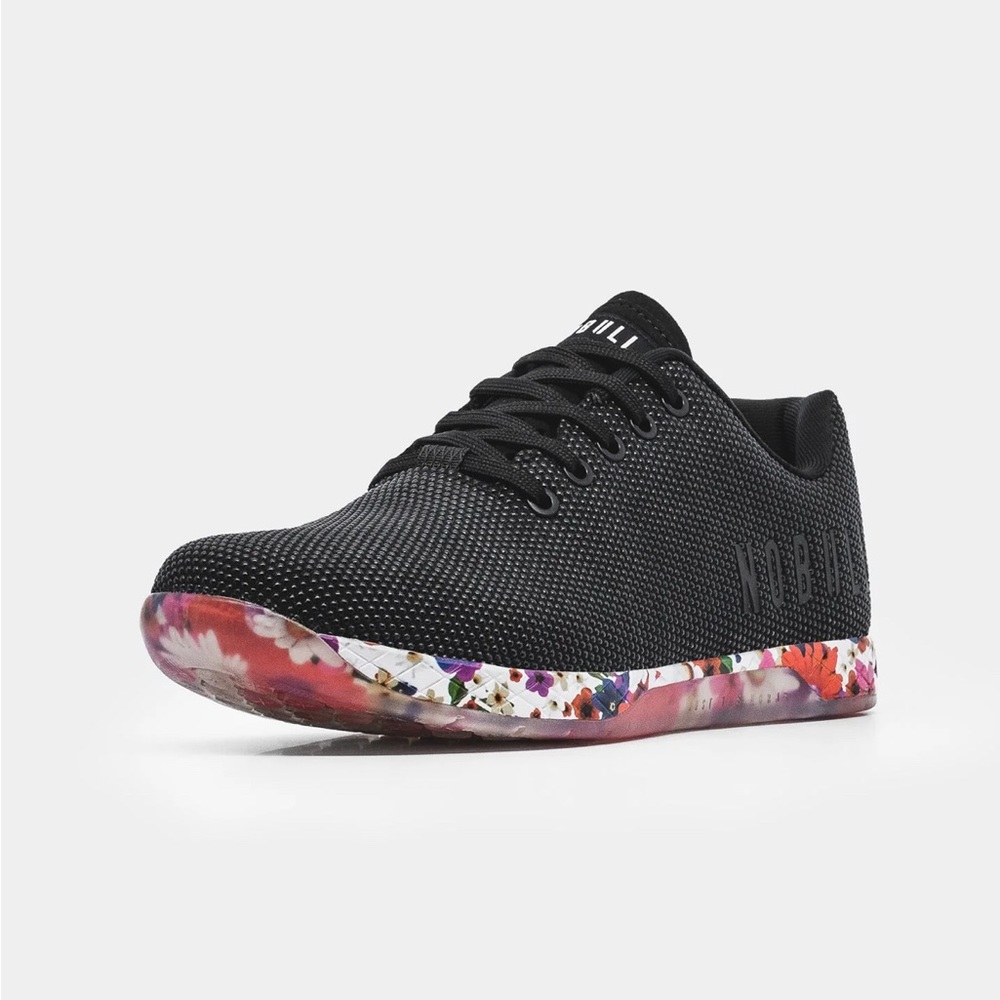 NoBull - WOMEN'S FLORAL NOBULL OUTWORK trainer shoe in black daisy print